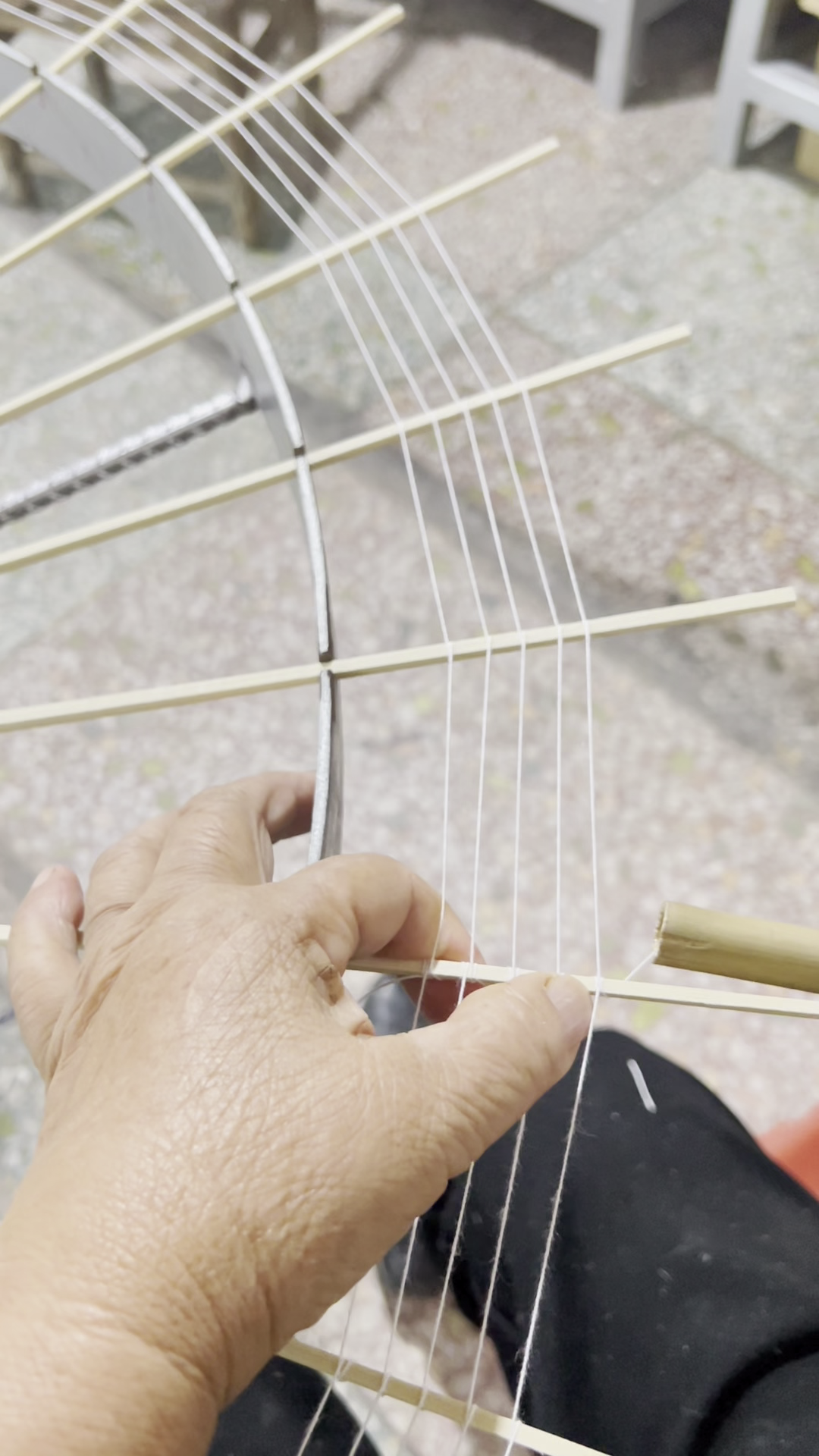Chinese oil-paper umbrella threading